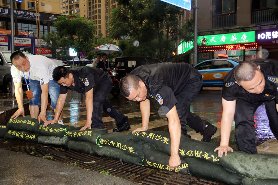 對街道進行防洪攔截.JPG